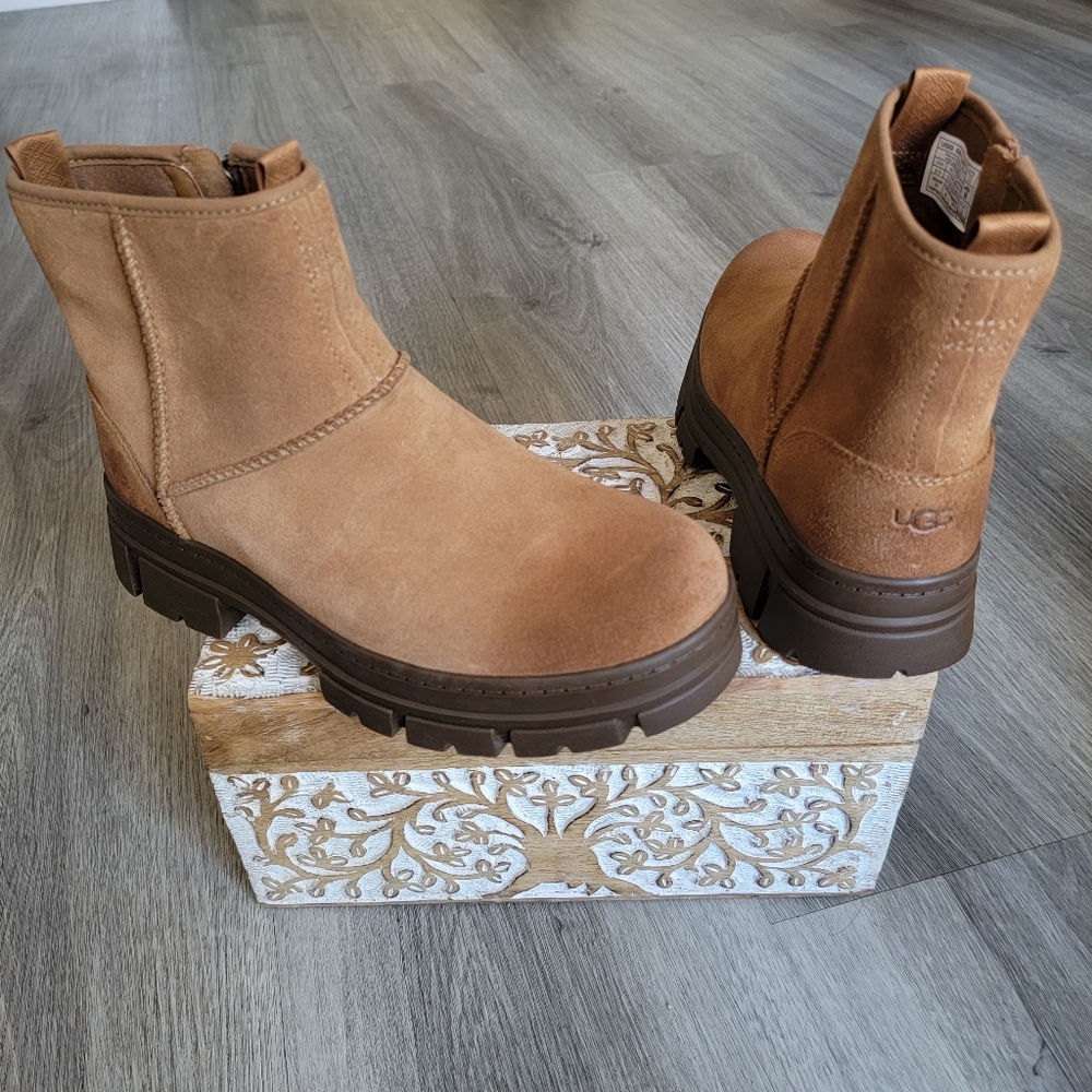 UGG Men's Skyview Classic Pull-on Waterproof Boot - Picture 1 of 11